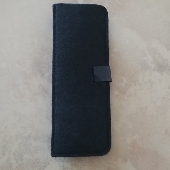 SALE! Velcro Cushioned Eyeglass/Sunglass Holder - Picture 1 of 2